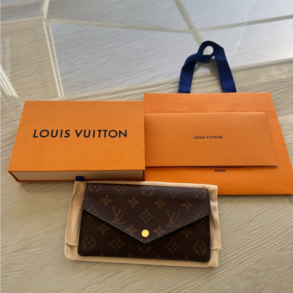 Louis Vuitton Monogram Jeanne Wallet in Fuschia